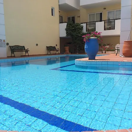Bueno 3* بلاتانيز